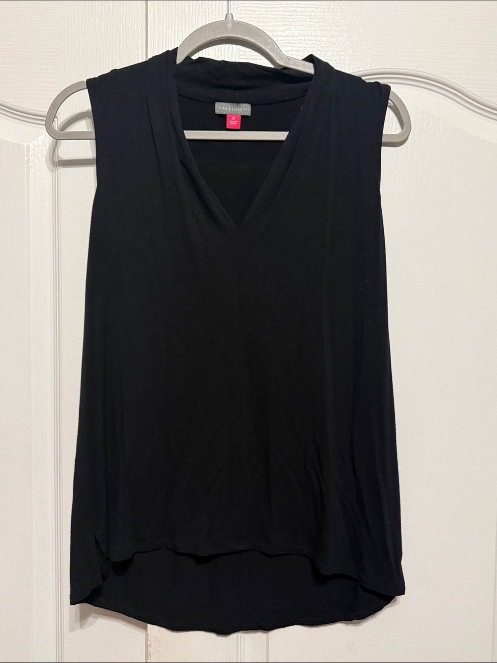 Vince Camuto Black V-Neck Sleeveless Tank Top